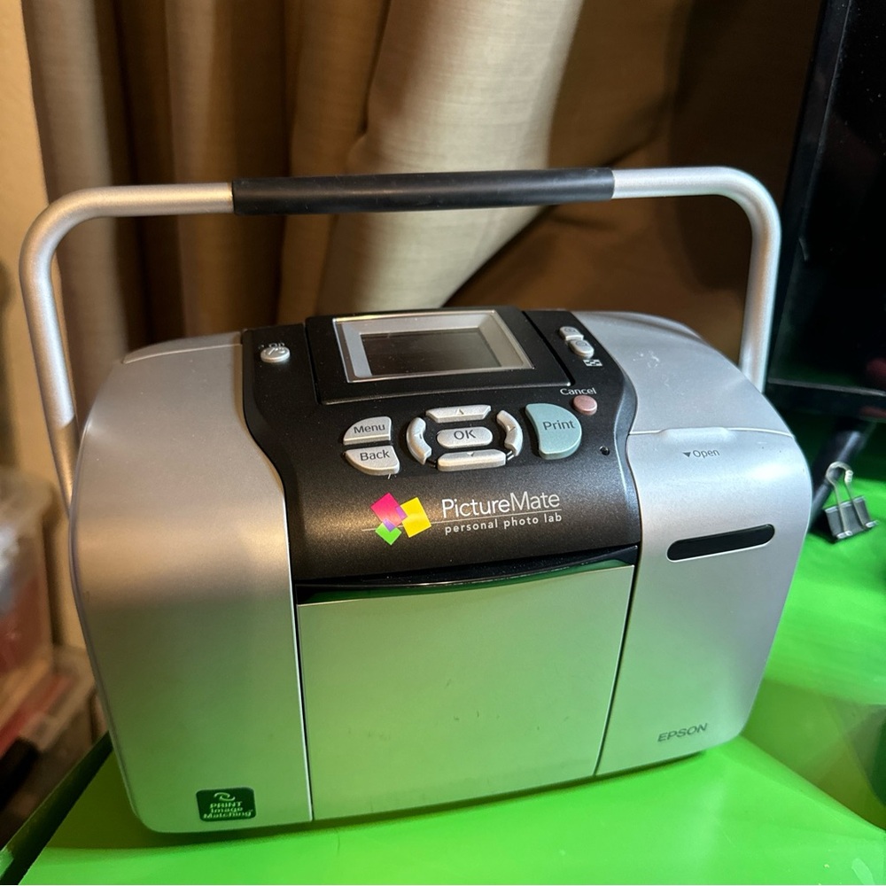 Epson PictureMate Personal Photo Lab Deluxe Viewer Edition Model B351A